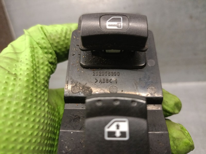 Recambio de mando elevalunas delantero derecho para ssangyong kyron 2.0 xdi referencia OEM IAM 202005300  