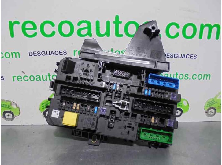 Recambio de caja reles / fusibles para opel astra h caravan 1.7 16v cdti referencia OEM IAM 13115937 329510614 