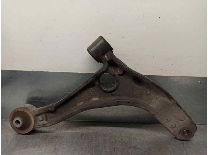 Recambio de brazo suspension inferior delantero derecho para renault master iii furgón caja cerrada referencia OEM IAM 820068887