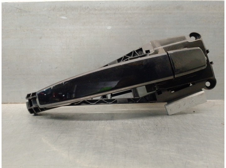Recambio de maneta exterior delantera derecha para opel insignia berlina 1.6 cdti dpf referencia OEM IAM 14096401 5 PUERTAS