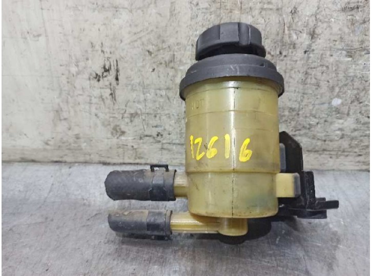 Recambio de deposito servo para kia carens (un) 2.0 crdi referencia OEM IAM 571502G000 