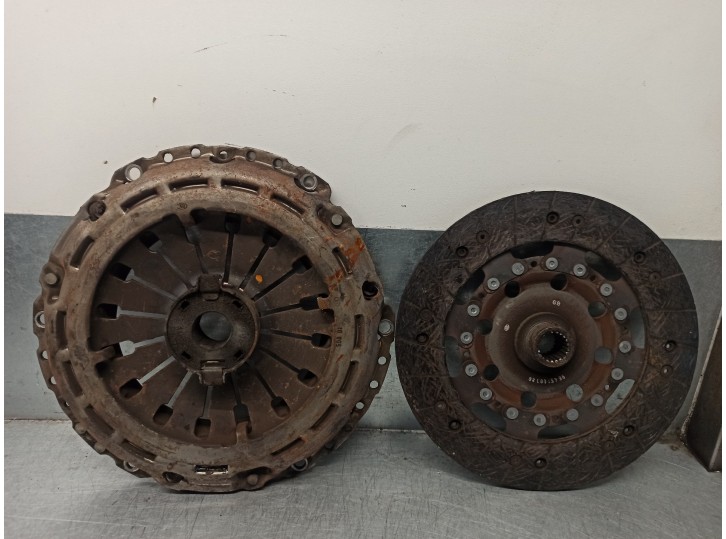 Replacement clutch kit for fiat ulysse (179) 2.2 16v jtd cat OEM IAM reference 9641165480 LUK