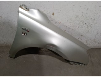 Recambio de aleta delantera derecha para toyota avensis berlina (t25) 2.0 turbodiesel cat referencia OEM IAM 5381105020 53811050