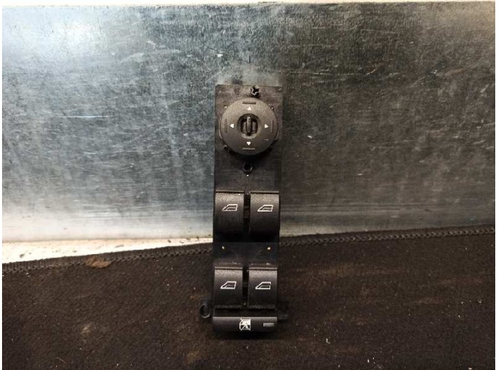 Replacement front left window regulator switch for Ford Focus Saloon (CAP) 1.6 TDCi CAT OEM IAM reference 3M5T14A132AF 