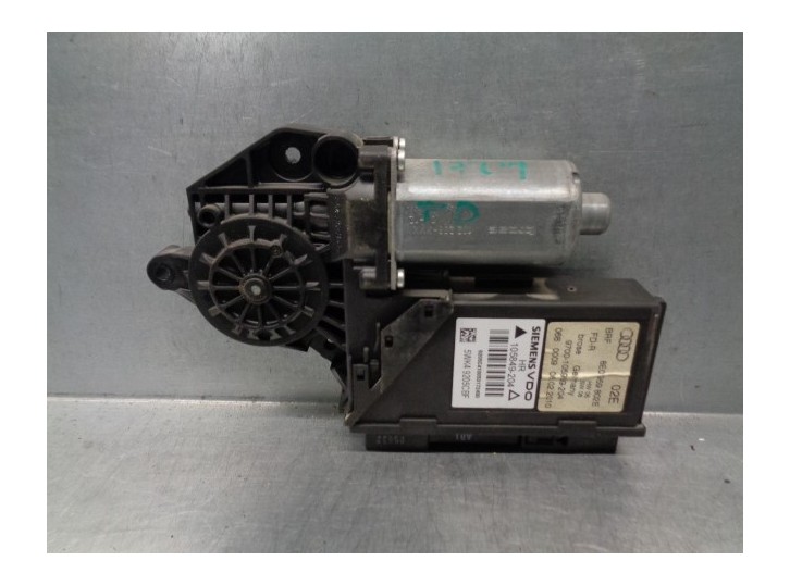 Replacement rear right window regulator motor for Seat Exeo Saloon (3R2) 2.0 TDI OEM IAM reference 8E0959802E 8E0959802E 5WK49