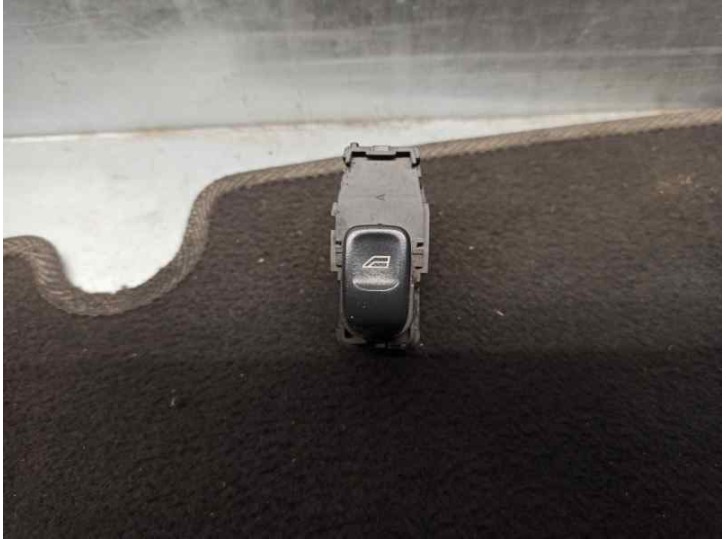 Recambio de mando elevalunas trasero derecho para volvo xc70 2.4 diesel cat referencia OEM IAM 31760123 