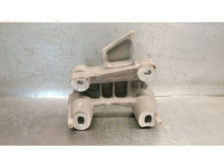 Replacement right engine mount for Opel Corsa F (P2JO) Corsa-E (68) OEM IAM reference 9826364780 9826364780 