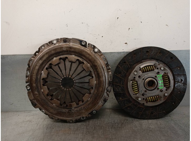 Recambio de kit embrague para volvo v40 familiar td referencia OEM IAM 30611760 194146 VALEO