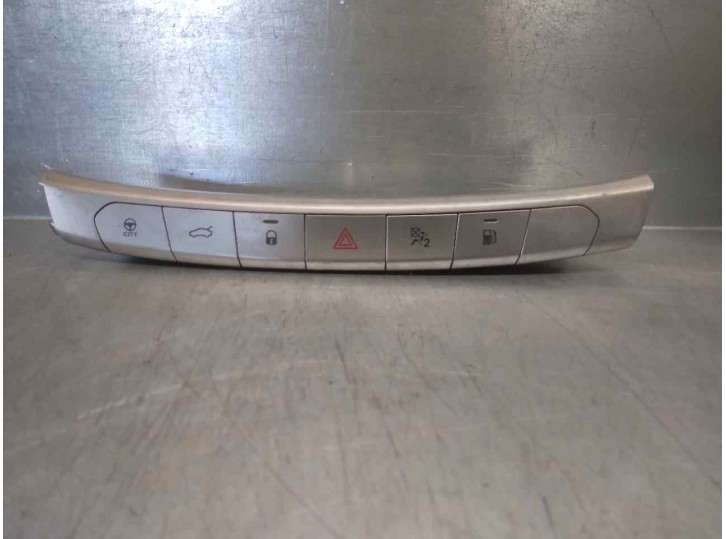 Replacement hazard warning switch for Fiat Tipo II (357) FAM Easy OEM IAM reference 07356568140 20281455 