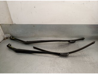 Recambio de brazo limpia delantero derecho para hyundai i30 station wagon (gd) 1.6 crdi referencia OEM IAM 98320A5000 98310A6000