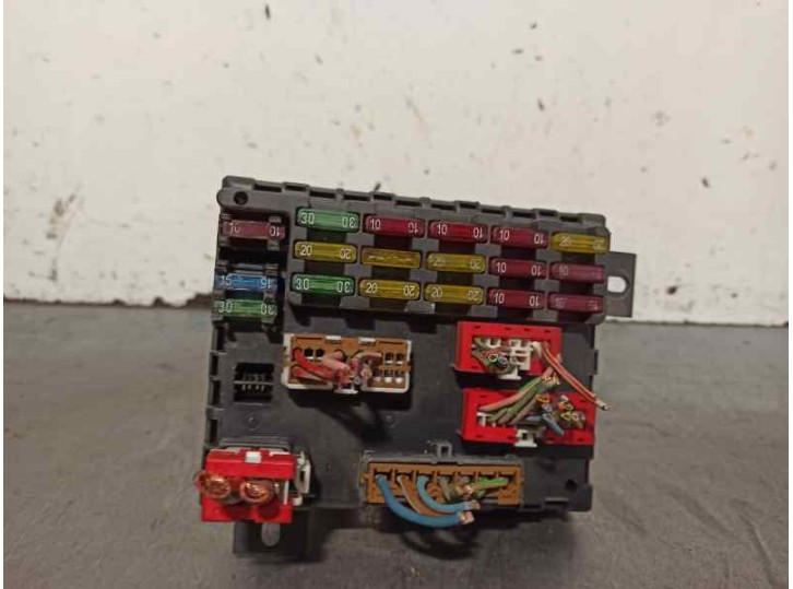 Recambio de caja reles / fusibles para ford mondeo iii (b5y) 2.0 tdci referencia OEM IAM 60679160 