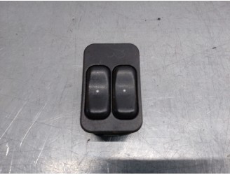 Replacement front left window lift switch for Opel Combo (Corsa C) 1.7 16V DTi CAT (Y 17 DT / LR6) OEM IAM reference 13
