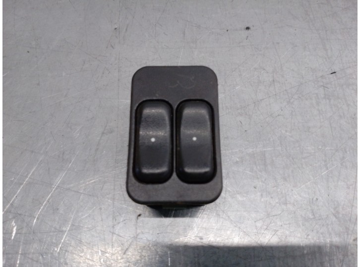 Recambio de mando elevalunas delantero izquierdo para opel combo (corsa c) 1.7 16v dti cat (y 17 dt / lr6) referencia OEM IAM 13