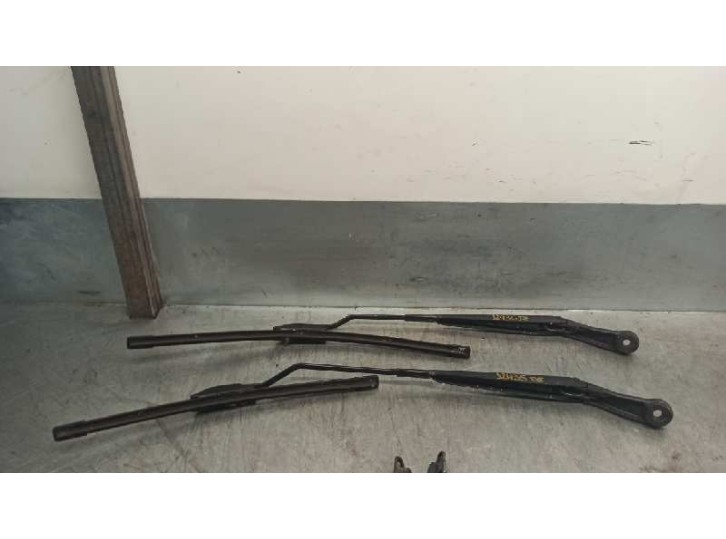 Recambio de brazo limpia delantero derecho para nissan micra (k12e) 1.2 cat referencia OEM IAM   