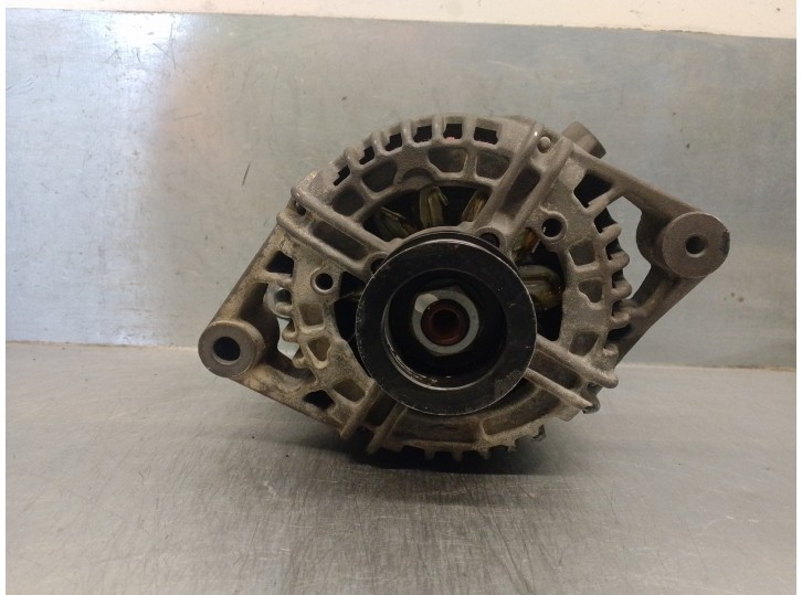 Replacement alternator for Opel Meriva A 1.6 16V OEM IAM reference 55556070 0124425022 BOSCH