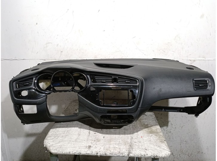 Recambio de salpicadero para kia cee´d (jd) 1.6 crdi 136 referencia OEM IAM 84710A2000WK 84710A2000WK 