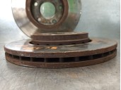 Replacement front brake disc for Dacia Duster Ambiance 4x2 OEM IAM reference 