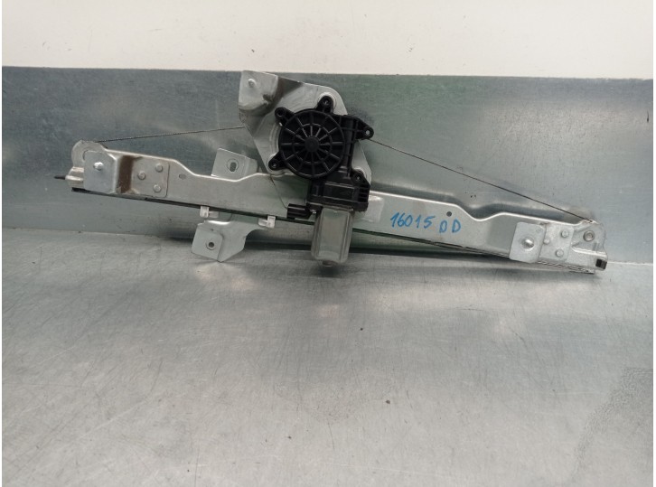 Recambio de elevalunas delantero derecho para dacia duster ambiance 4x2 referencia OEM IAM 8200733828 2 PINES 5 PUERTAS