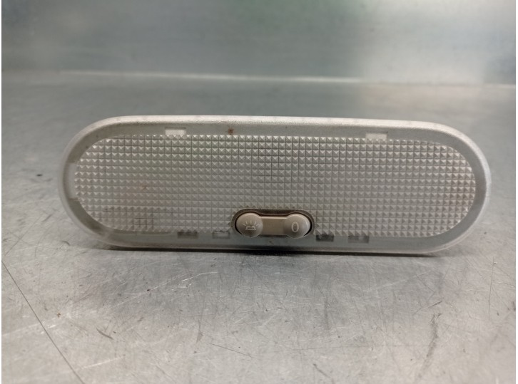 Recambio de luz interior para dacia duster ambiance 4x2 referencia OEM IAM 8200073231 