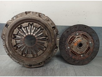 Recambio de kit embrague para dacia duster ambiance 4x2 referencia OEM IAM 8200961013 196373 VALEO