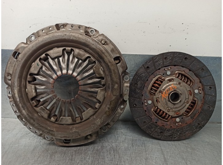 Recambio de kit embrague para dacia duster ambiance 4x2 referencia OEM IAM 8200961013 196373 VALEO