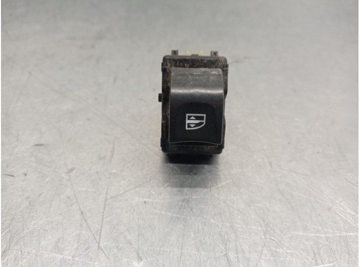 Recambio de mando elevalunas delantero derecho para dacia duster ambiance 4x2 referencia OEM IAM 254217475R  