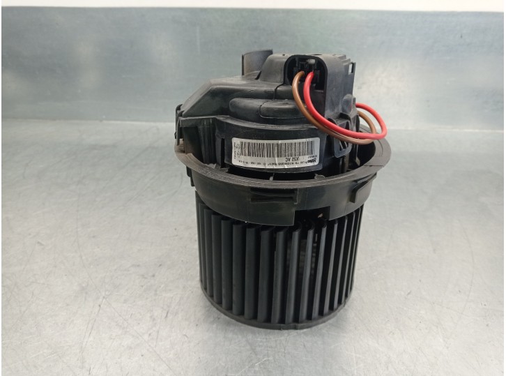 Recambio de motor calefaccion para dacia duster ambiance 4x2 referencia OEM IAM 272100975R N109038B 