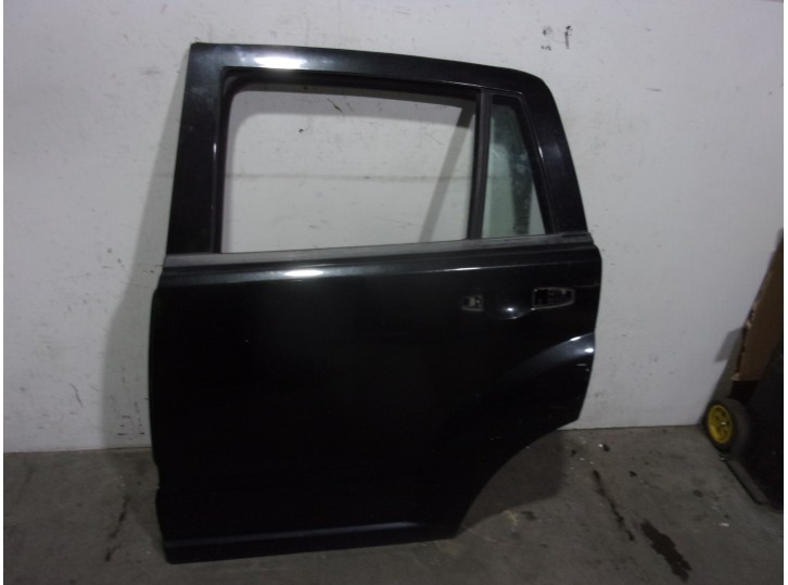 Recambio de puerta trasera izquierda para dodge caliber 2.0 16v crd cat referencia OEM IAM 5074163AE NEGRA 5 PUERTAS