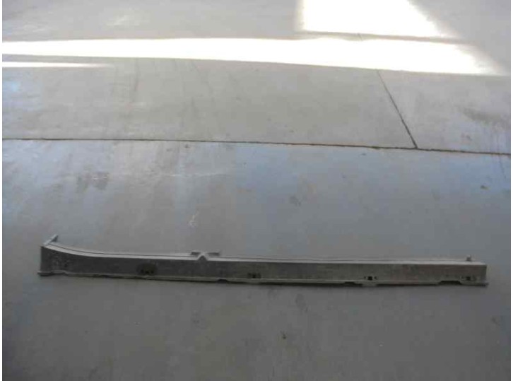 Recambio de spoiler talonera lateral derecha para cadillac srx 3.6 v6 cat referencia OEM IAM 249857376 