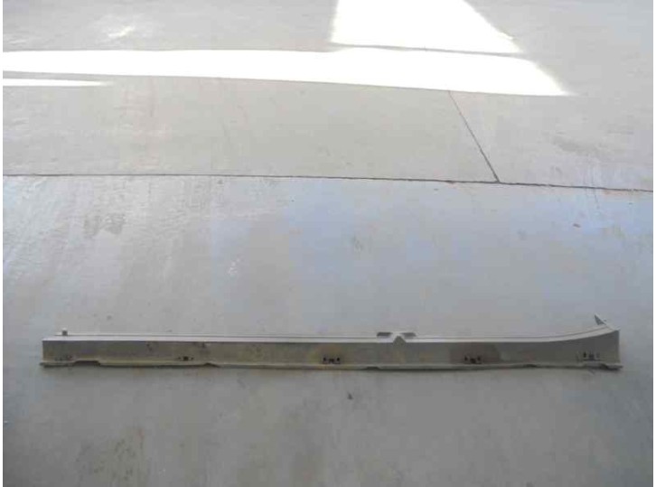 Recambio de spoiler talonera lateral izquierda para cadillac srx 3.6 v6 cat referencia OEM IAM 249857376 