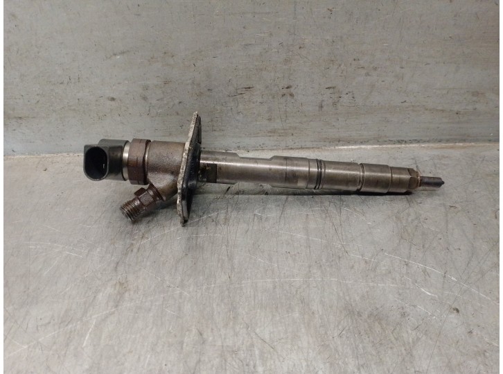 Recambio de inyector para audi a8 (4e2) 4.0 v8 32v tdi biturbo cat (ase) referencia OEM IAM 057103113C 