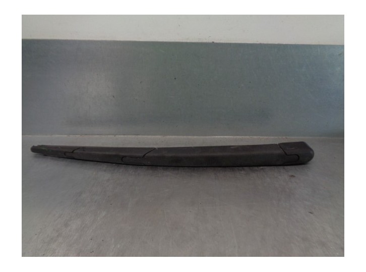 Recambio de brazo limpia trasero para kia carnival 2.9 crdi cat referencia OEM IAM 988104D001  