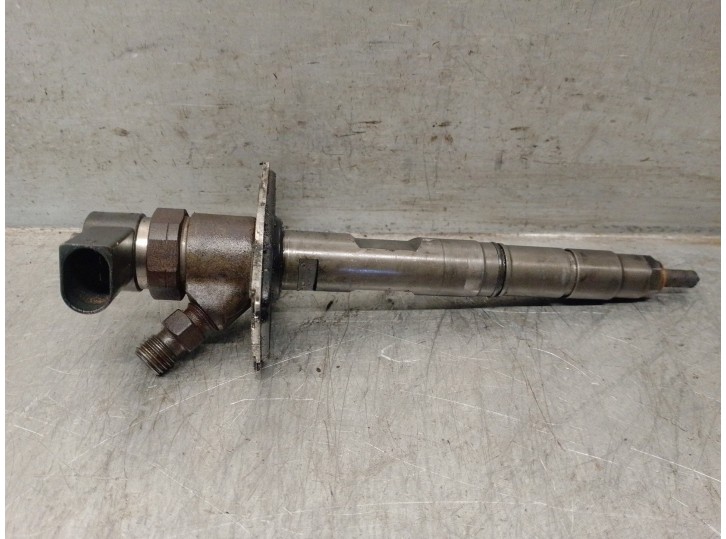 Recambio de inyector para audi a8 (4e2) 4.0 v8 32v tdi biturbo cat (ase) referencia OEM IAM 057103113C 