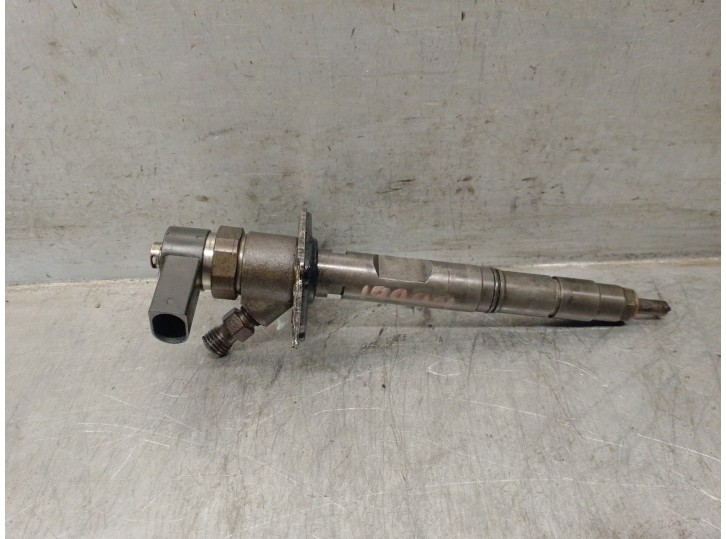 Recambio de inyector para audi a8 (4e2) 4.0 v8 32v tdi biturbo cat (ase) referencia OEM IAM 057103113C 