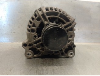 Recambio de alternador para dodge caliber 2.0 16v crd cat referencia OEM IAM 05033757AB 0124525128 BOSCH