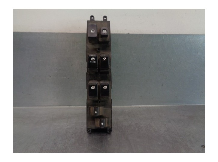 Replacement front left window regulator switch for Kia Carnival 2.9 CRDi cat OEM IAM reference 935704D320 