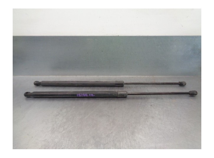 Recambio de amortiguadores maletero / porton para kia carnival 2.9 crdi cat referencia OEM IAM 817714D010 