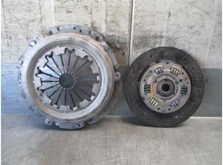 Recambio de kit embrague para citroën berlingo 1.9 diesel referencia OEM IAM 181521 700371 VALEO