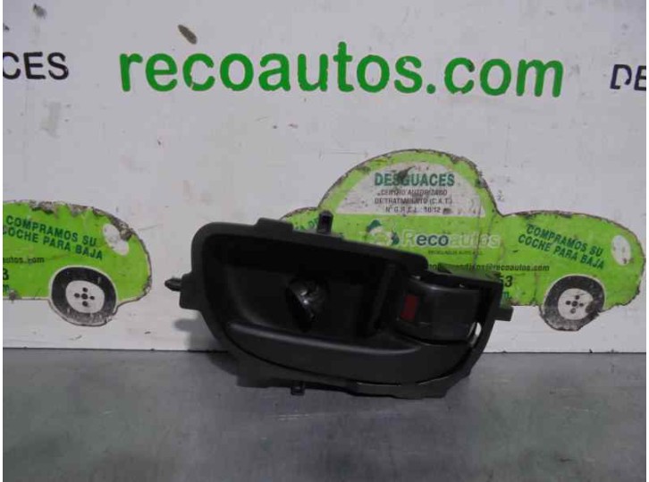 Recambio de maneta interior delantera derecha para toyota aygo 1.0 cat referencia OEM IAM 692050D271  