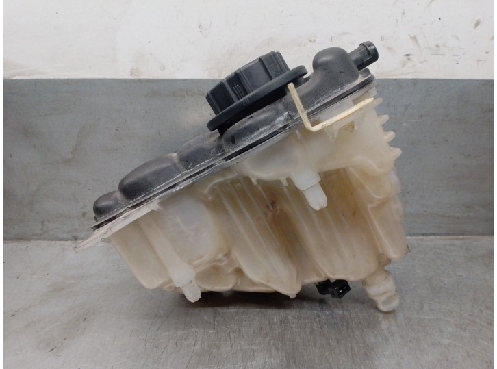 Recambio de deposito expansion para land rover range rover velar 2.0 diesel cat referencia OEM IAM HX738A080  