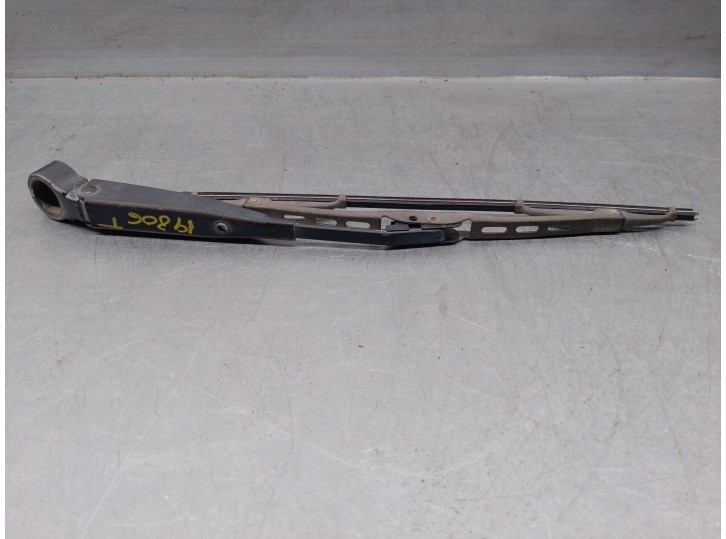 Recambio de brazo limpia trasero para dodge caliber 2.0 16v crd cat referencia OEM IAM 05303787AD  