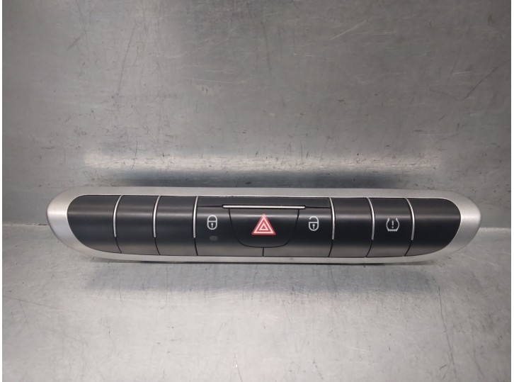 Replacement hazard switch for Smart Coupé 1.0 cat OEM IAM reference A4518209010001 