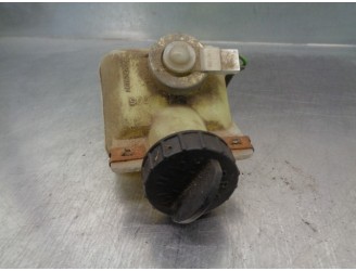 Recambio de deposito servo para nissan vanette (c 220) 2.0 diesel referencia OEM IAM 2676047008  