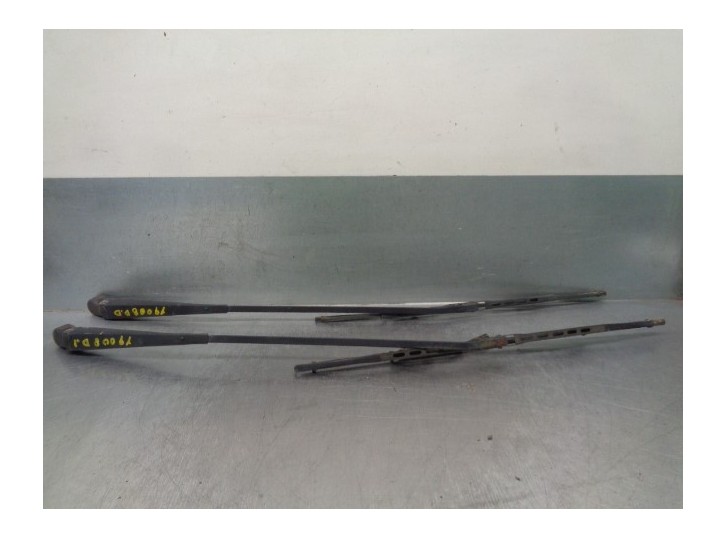 Recambio de brazo limpia delantero derecho para nissan vanette (c 220) 2.0 diesel referencia OEM IAM 2888017C00 2888517C00 