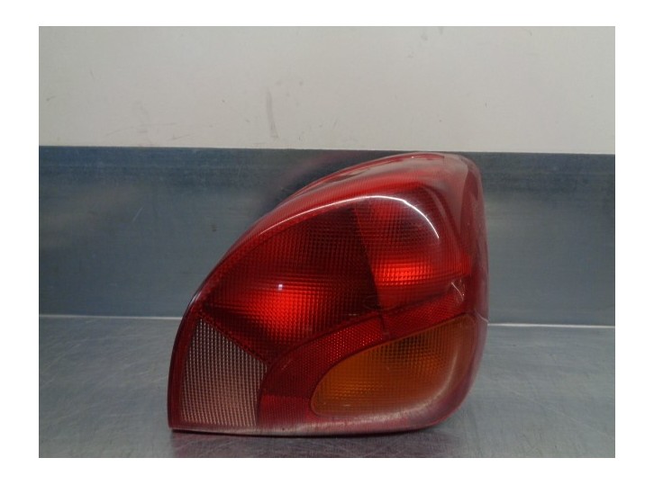 Recambio de piloto trasero derecho para ford fiesta berlina ghia referencia OEM IAM 96FG13N004  