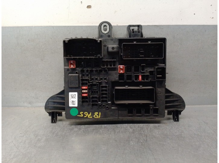 Recambio de caja reles / fusibles para opel insignia a (g09) 2.0 cdti 4x4 (68) referencia OEM IAM 544949969 