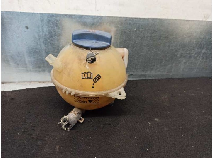 Replacement expansion tank for Volkswagen LT closed box / combi (mod. 1997) 2.5 TDi OEM IAM reference 2D0121403K 