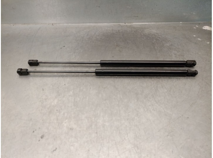 Replacement trunk / tailgate shock absorbers for Seat Toledo I (1L2) 1.9 TDI OEM IAM reference 1L0827550 