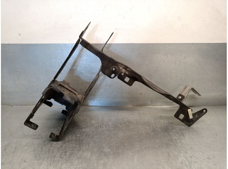 Recambio de soporte faro izquierdo para bmw 3 touring (f31) 320 d referencia OEM IAM 51117308803 51647245791 CESTA AMARILLA