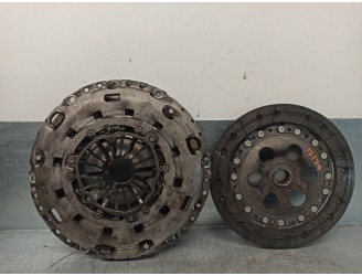 Recambio de kit embrague para ford focus berlina (cak) 1.8 16v cat referencia OEM IAM 1307950 123039510 LUK